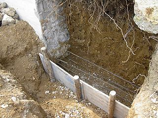 Unterfangung, Sanierung, Trocken legen, Feuchte Wand